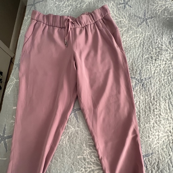 Lululemon On the Fly Joggers. NWOT - Picture 2 of 7